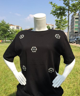 Taş Dtaylı Detaylı T-shirt