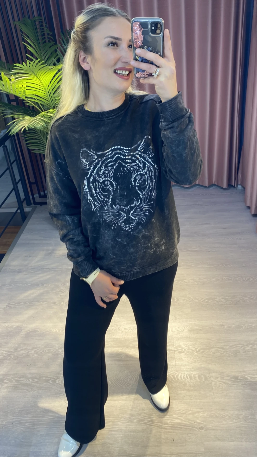 Taşlanmış Kaplan Taşlı Sweatshirt