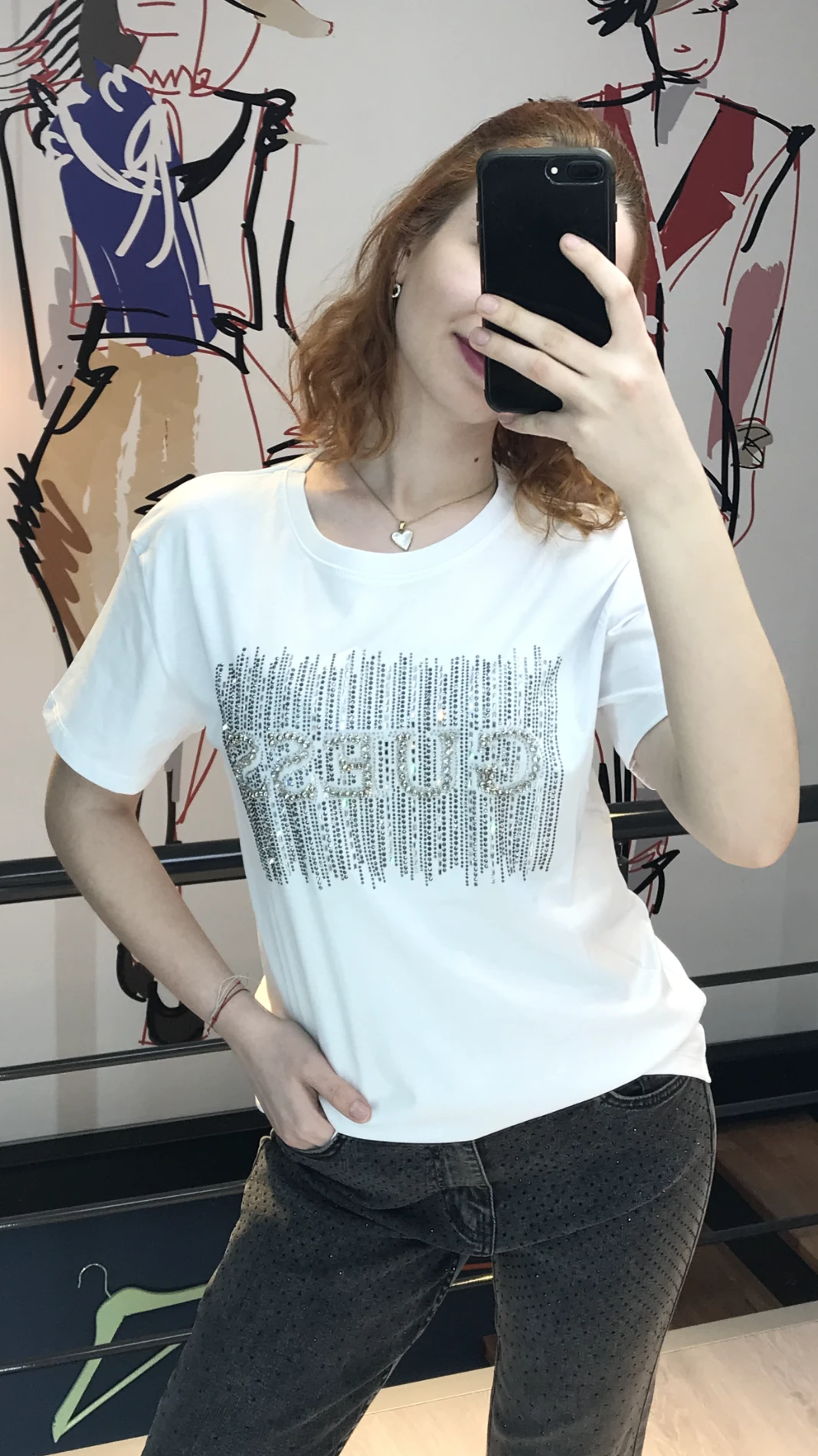 Su Damlalı Guess Taşlı T-shirt